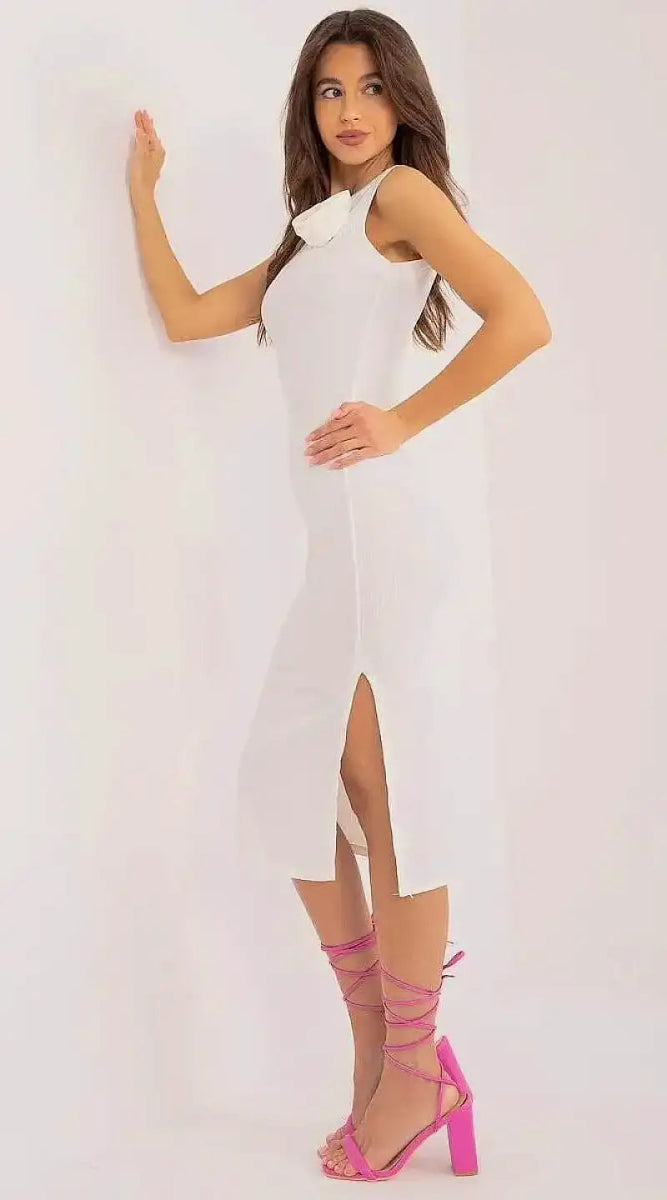 Robe blanche moulante midi sans manches - Madame Robe