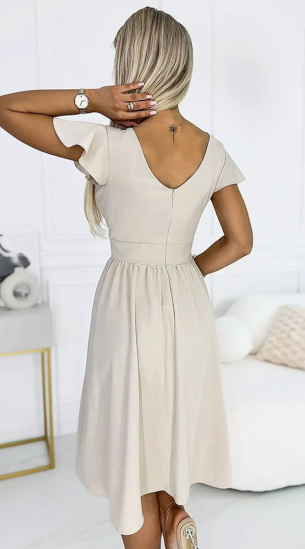 Robe de cocktail beige évasée