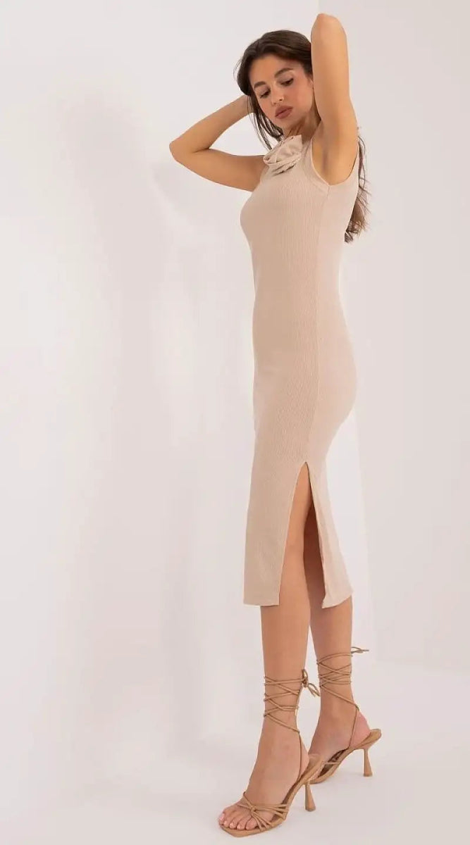 Robe de cocktail beige moulante sans manches - Madame Robe