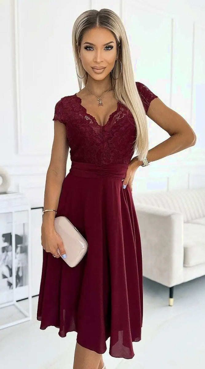 Robe de cocktail bordeaux haut en dentelle - Madame Robe