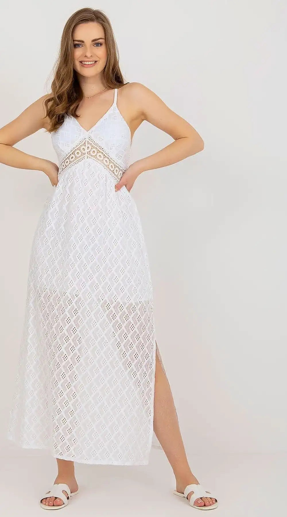 Robe d'été blanche longue en dentelle